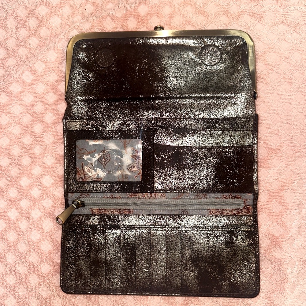 ✨HOBO Rachel Rivera Wallet, Heavy Metal Grey Color
